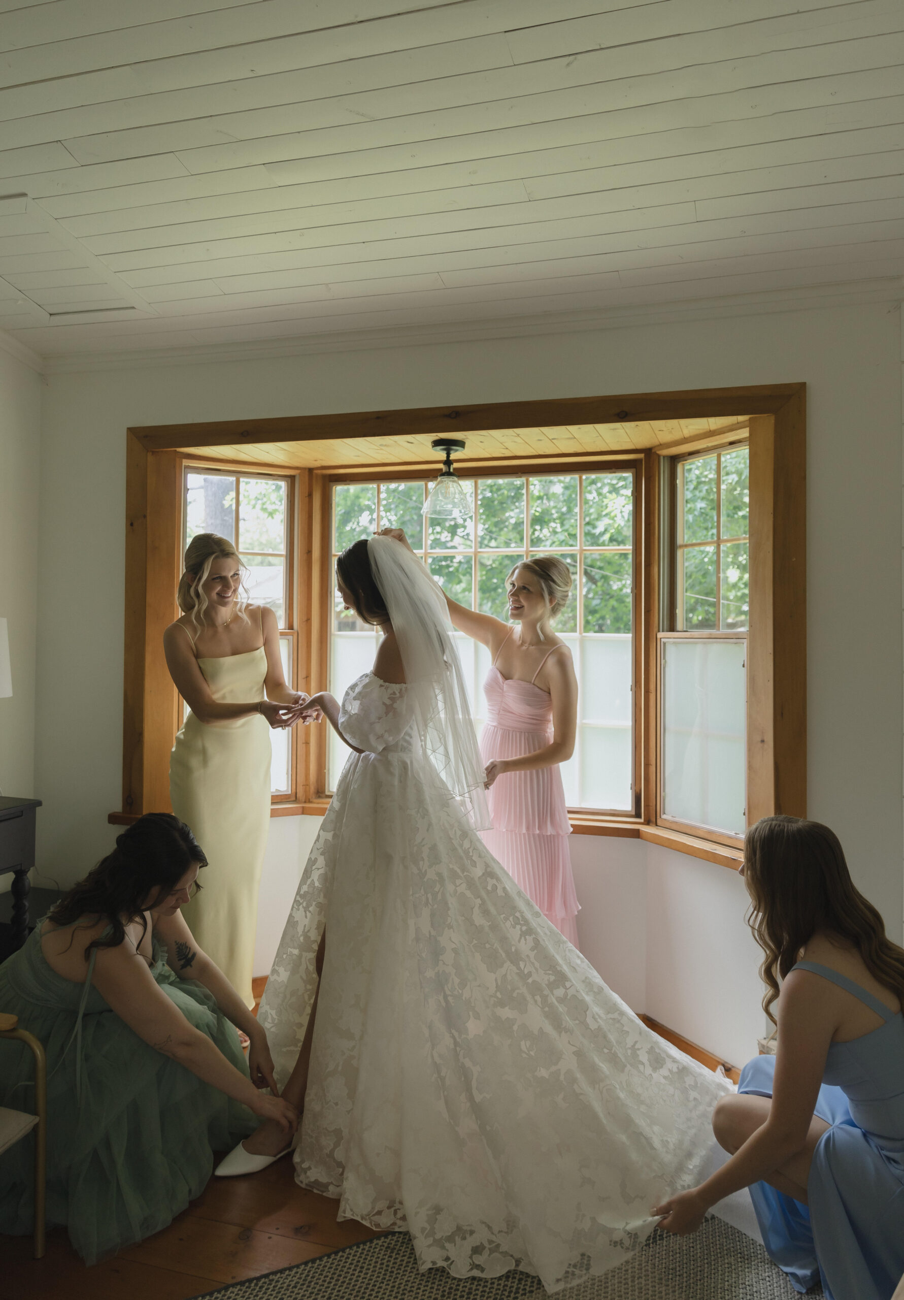 How to Create a Wedding Day Timeline For Genuine Candid Photos - Sonia V Photography