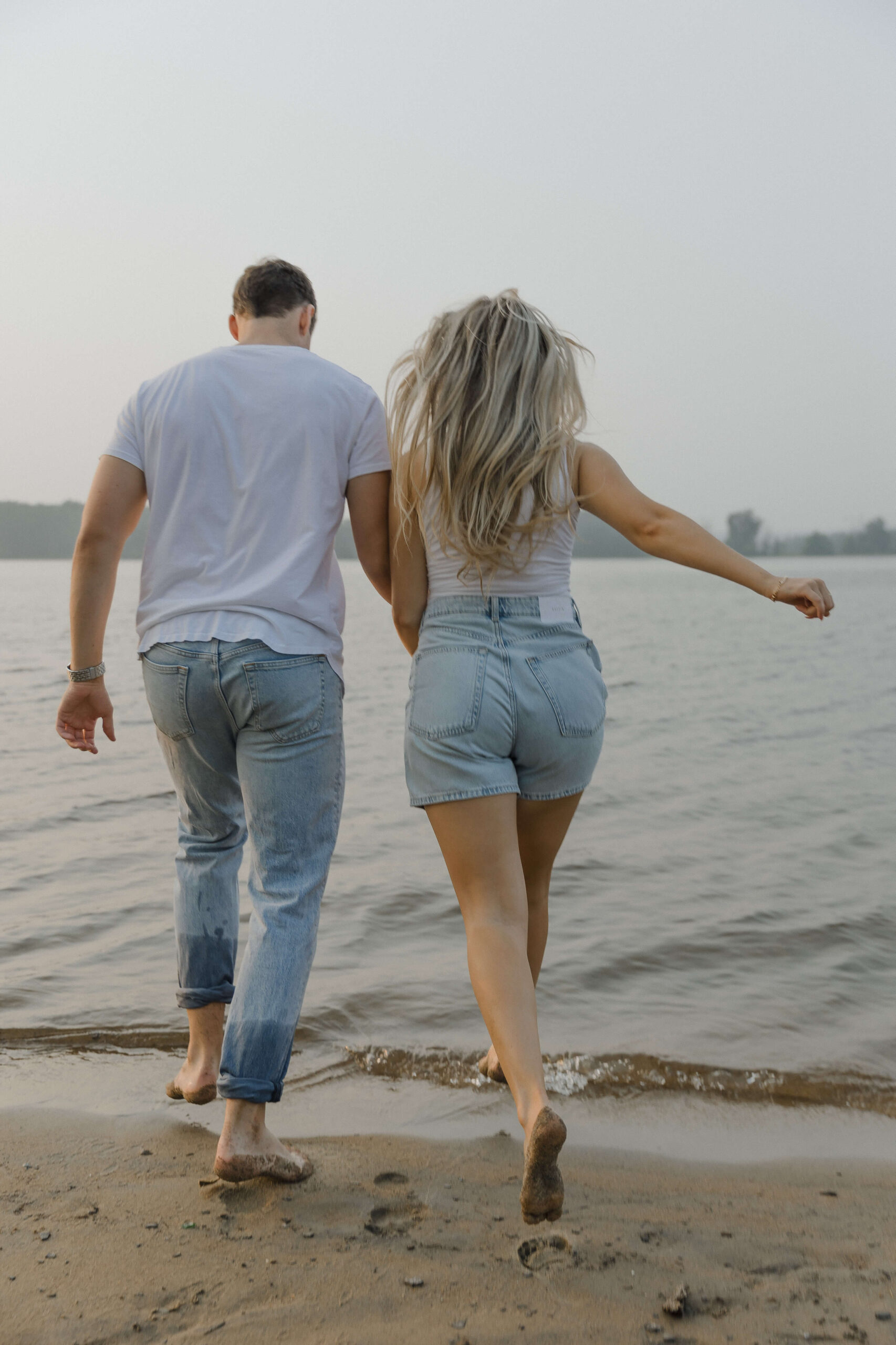 Beach Engagement Session in Ottawa - Sonia V Photography