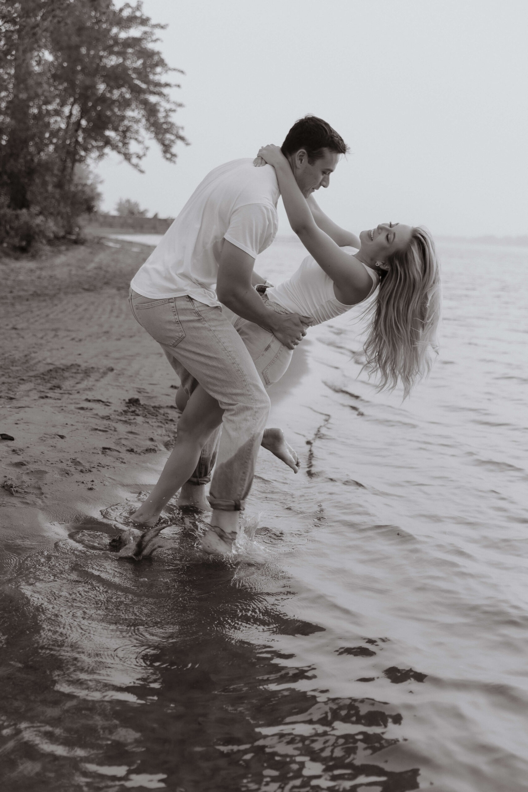 Beach Engagement Session in Ottawa - Sonia V Photography