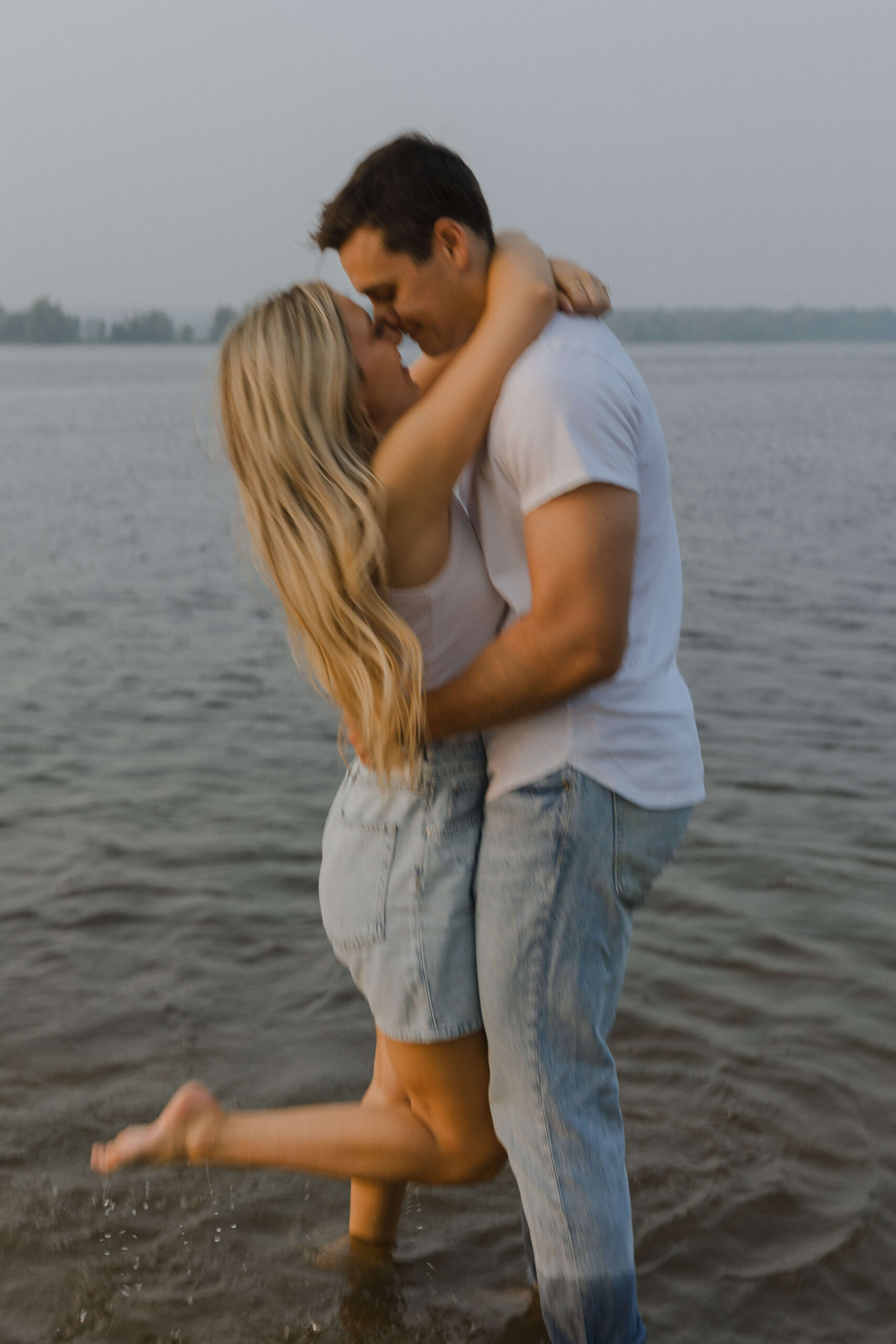 Beach Engagement Session in Ottawa - Sonia V Photography