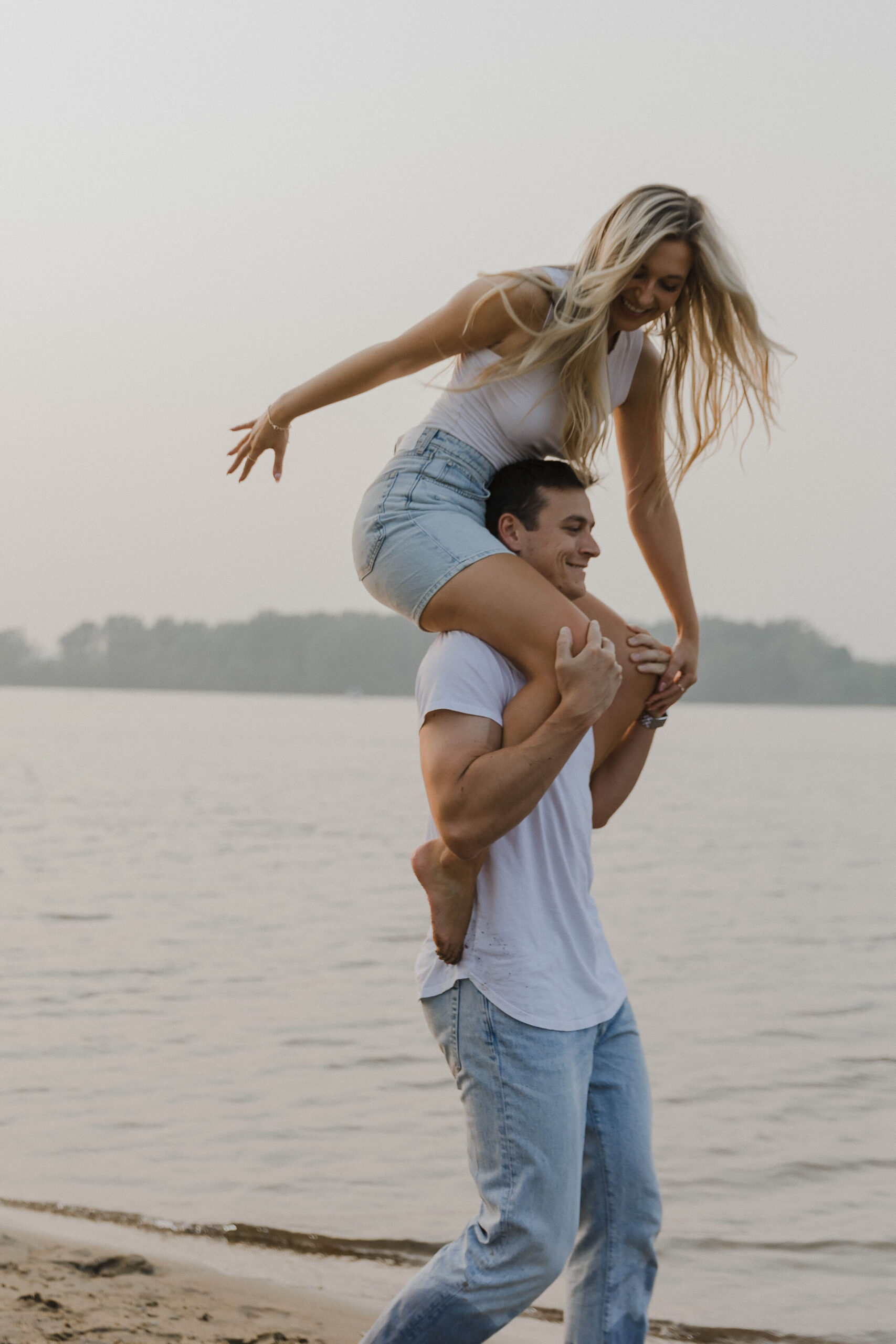 Beach Engagement Session in Ottawa - Sonia V Photography