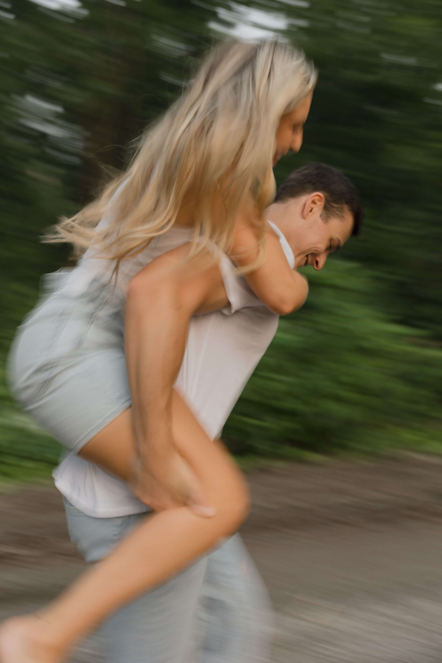 Beach Engagement Session in Ottawa - Sonia V Photography