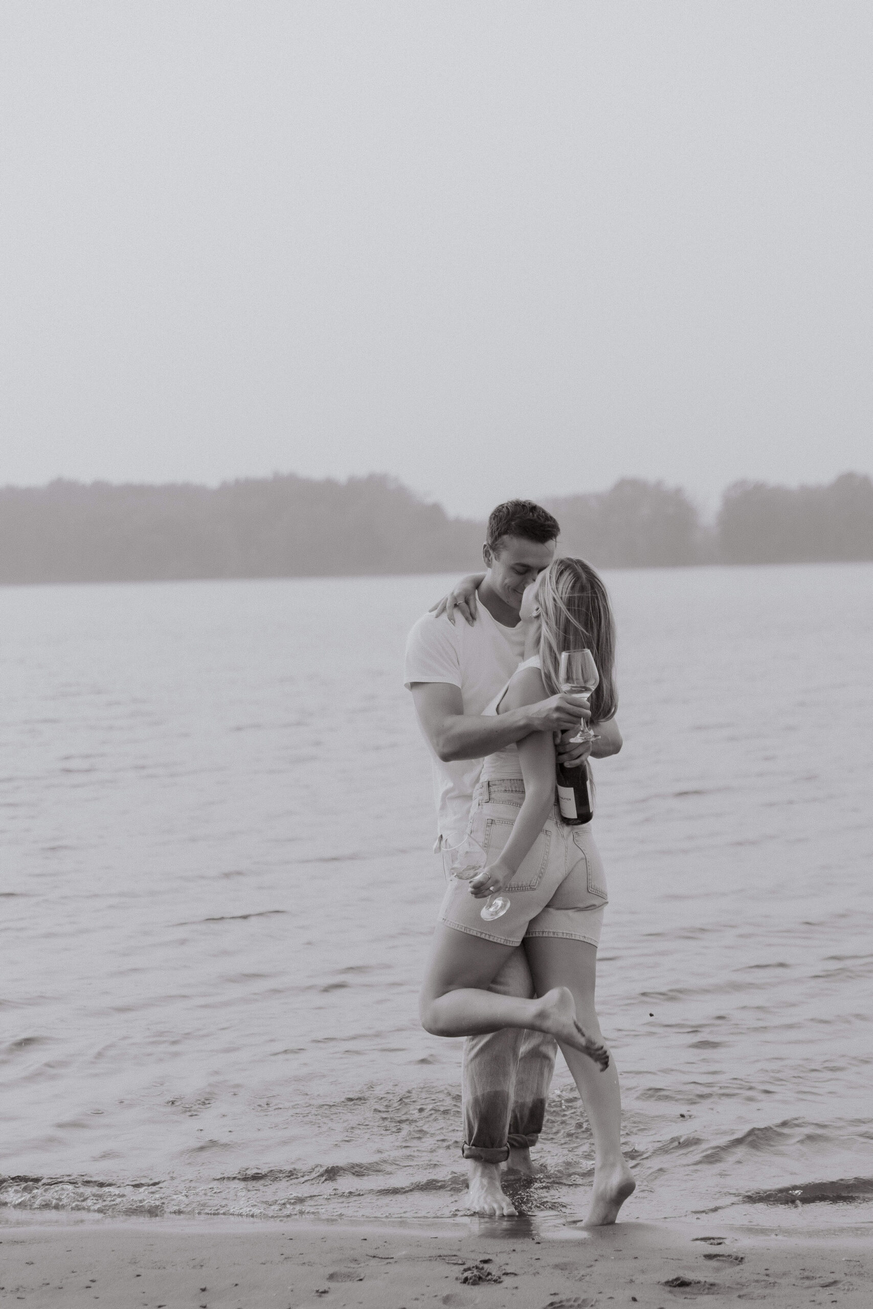 Beach Engagement Session in Ottawa - Sonia V Photography