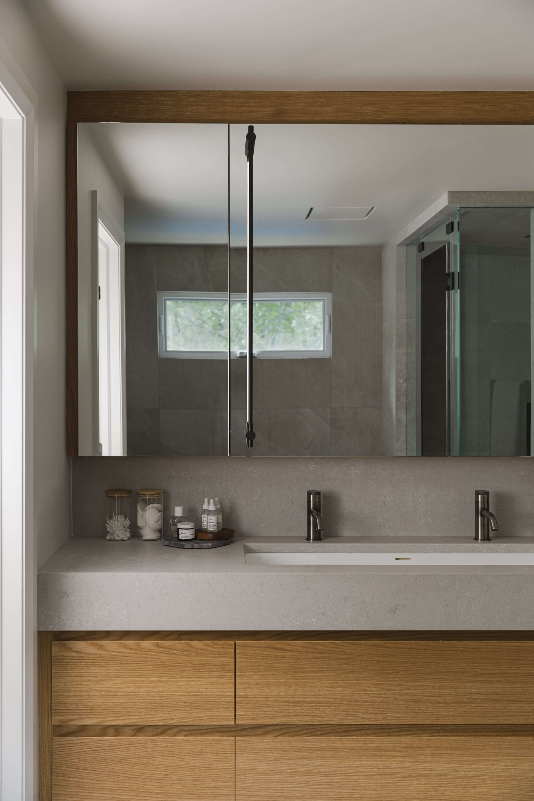 Minimalist En Suite Bathroom Design Inspiration - Sonia V Photography