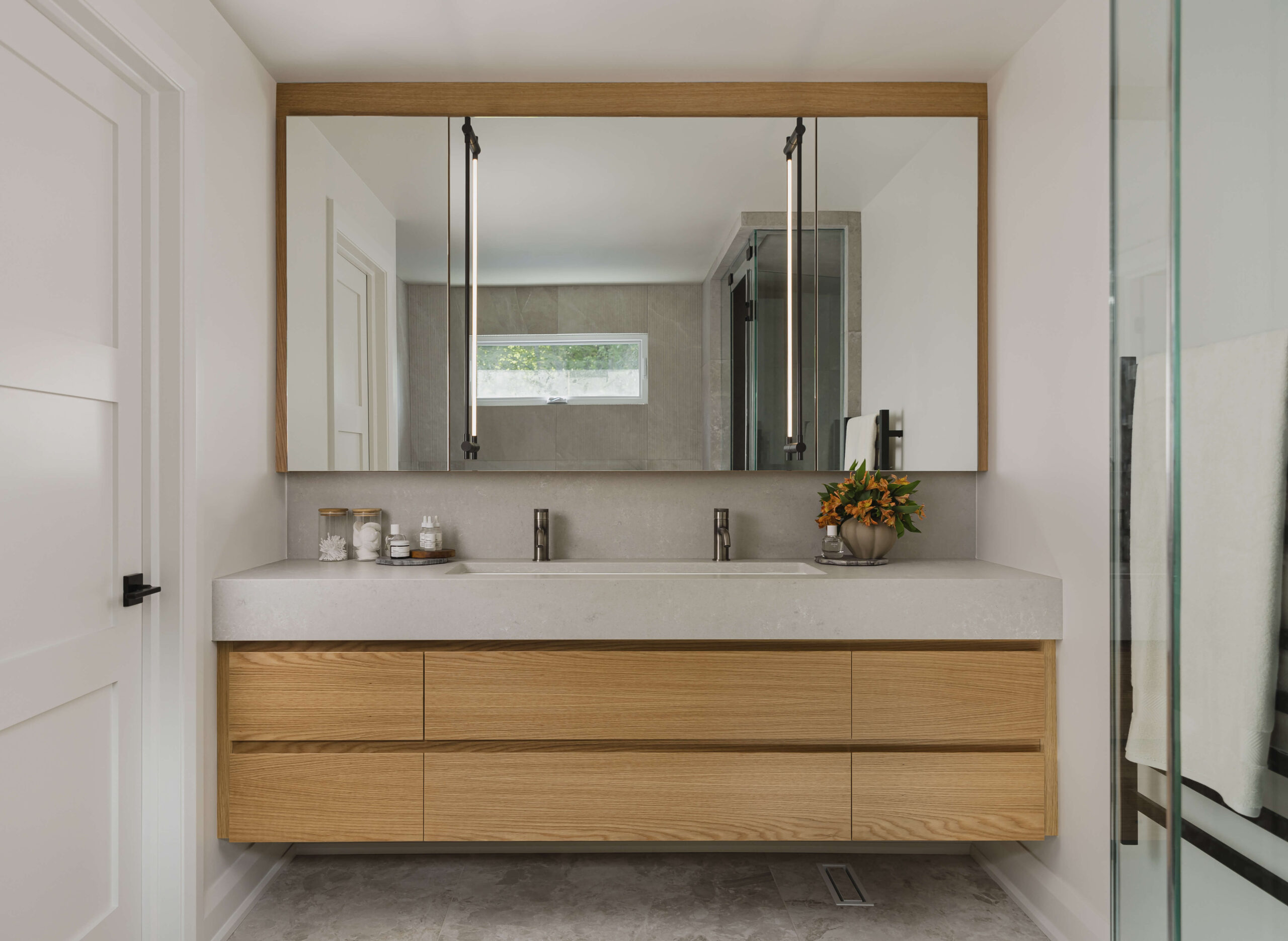 Minimalist En Suite Bathroom Design Inspiration - Sonia V Photography