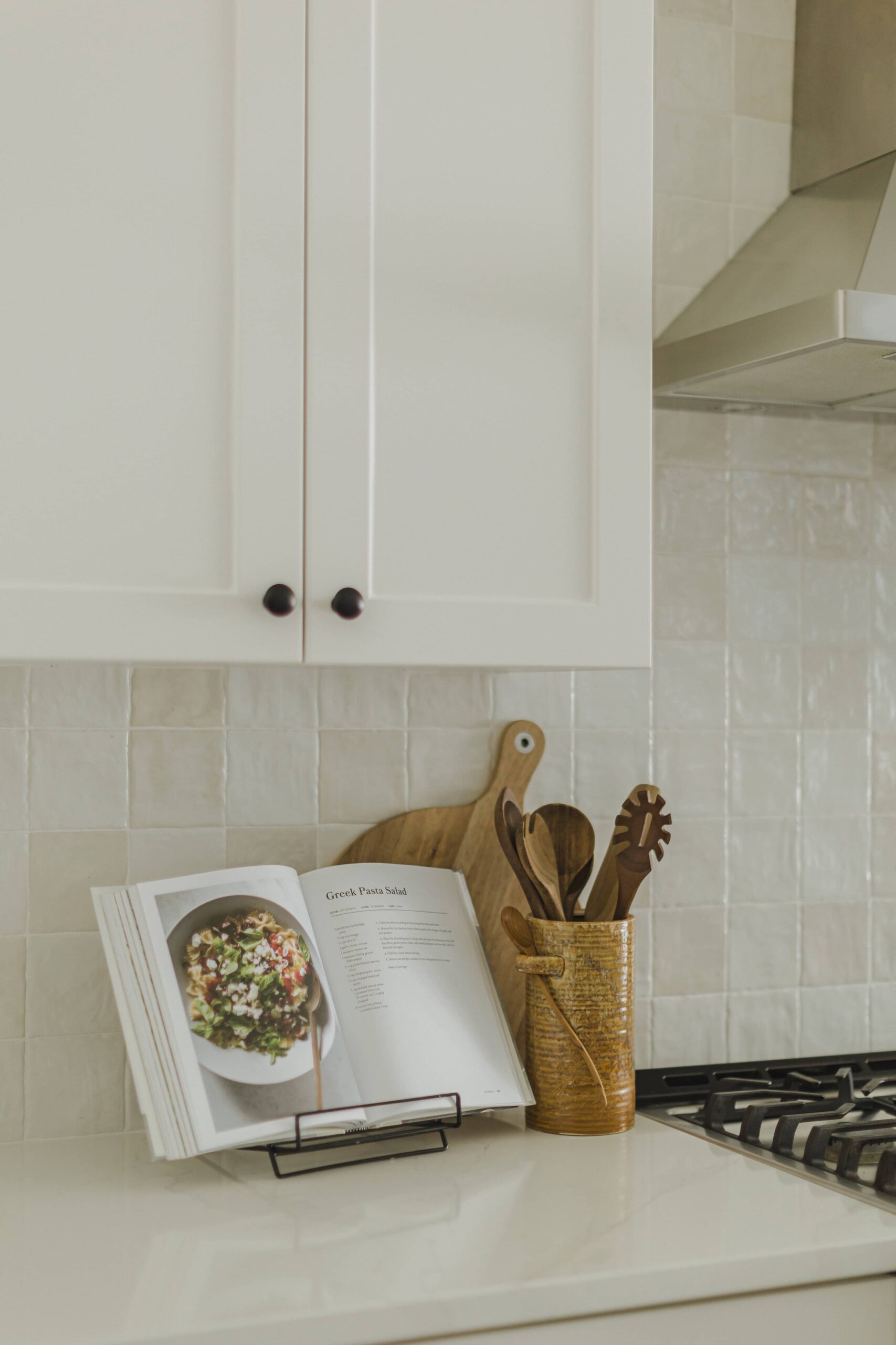Modern Minimalist Kitchen & Living Room Interior Design - Sonia V Photography