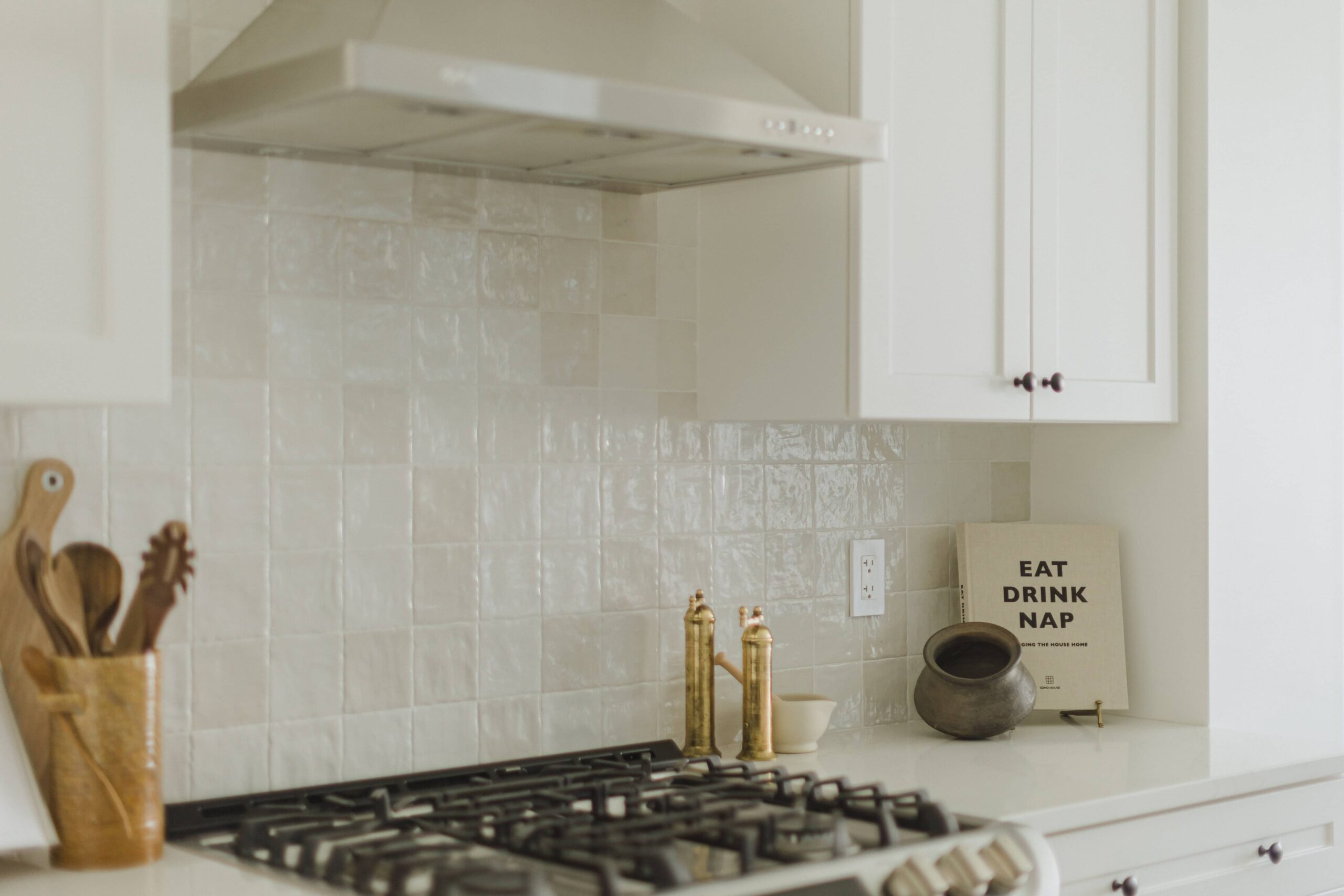 Modern Minimalist Kitchen & Living Room Interior Design - Sonia V Photography