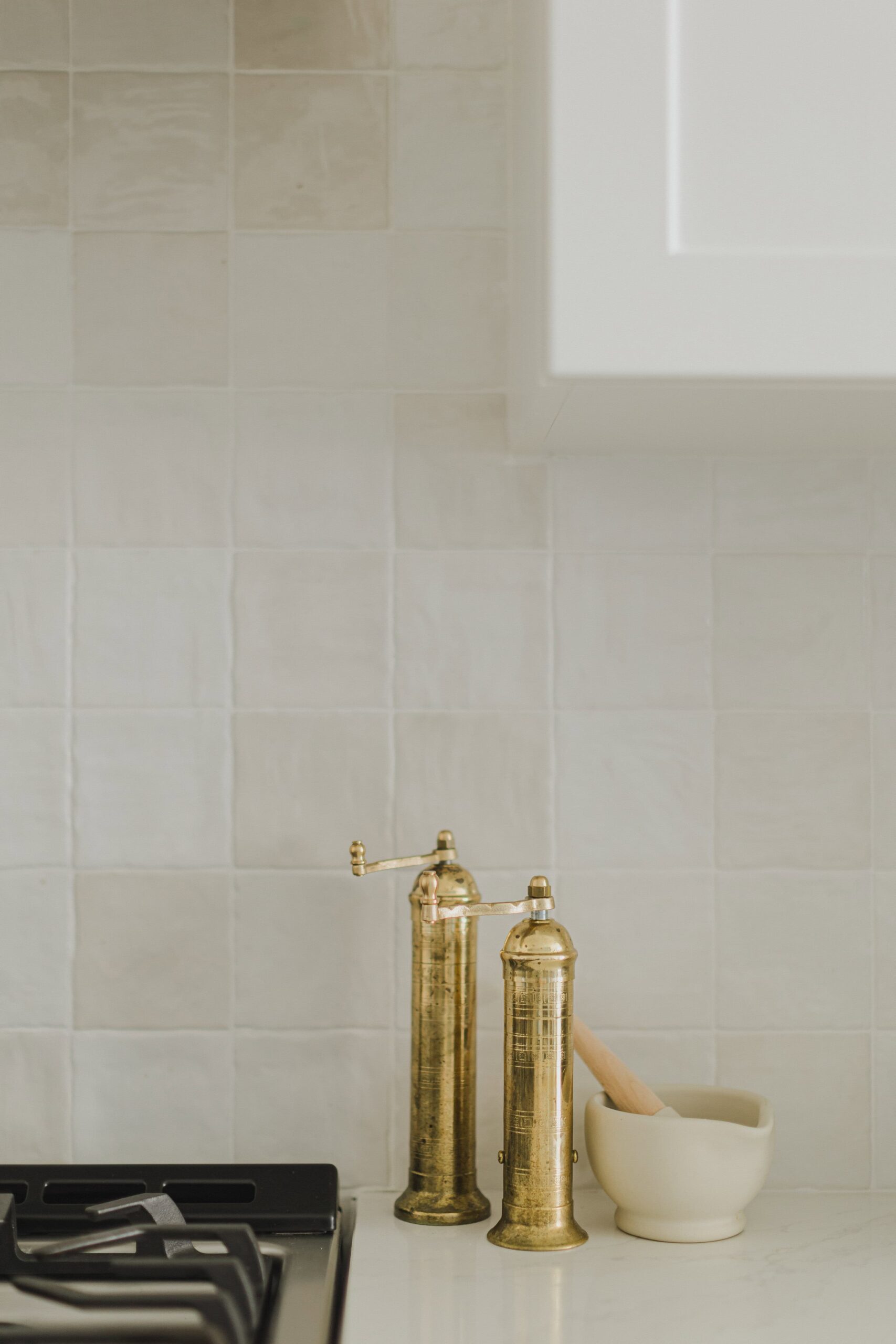 Modern Minimalist Kitchen & Living Room Interior Design - Sonia V Photography
