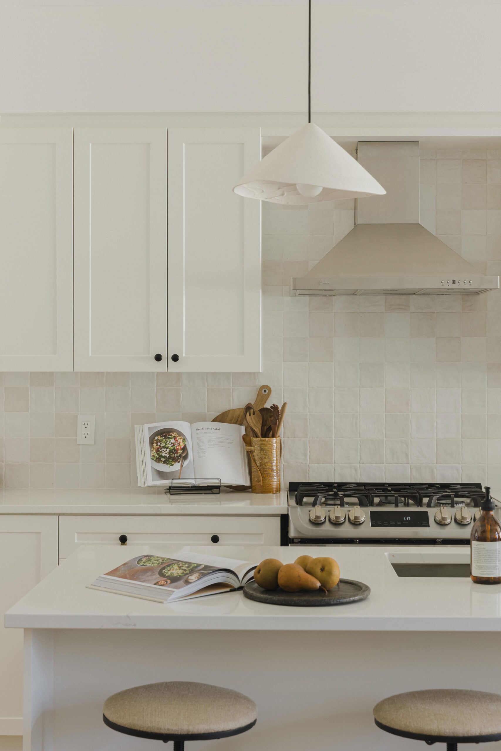 Modern Minimalist Kitchen & Living Room Interior Design - Sonia V Photography