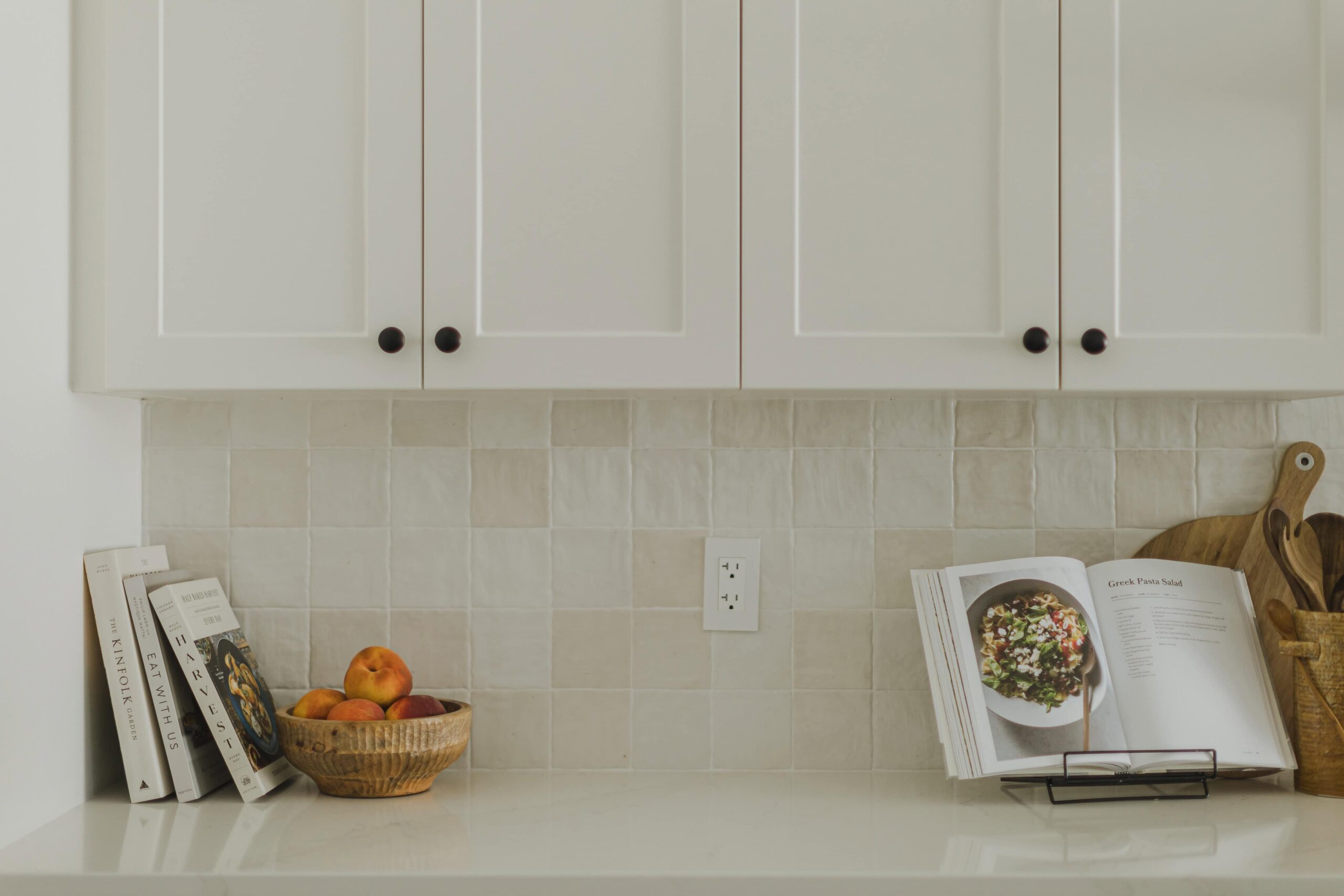 Modern Minimalist Kitchen & Living Room Interior Design - Sonia V Photography