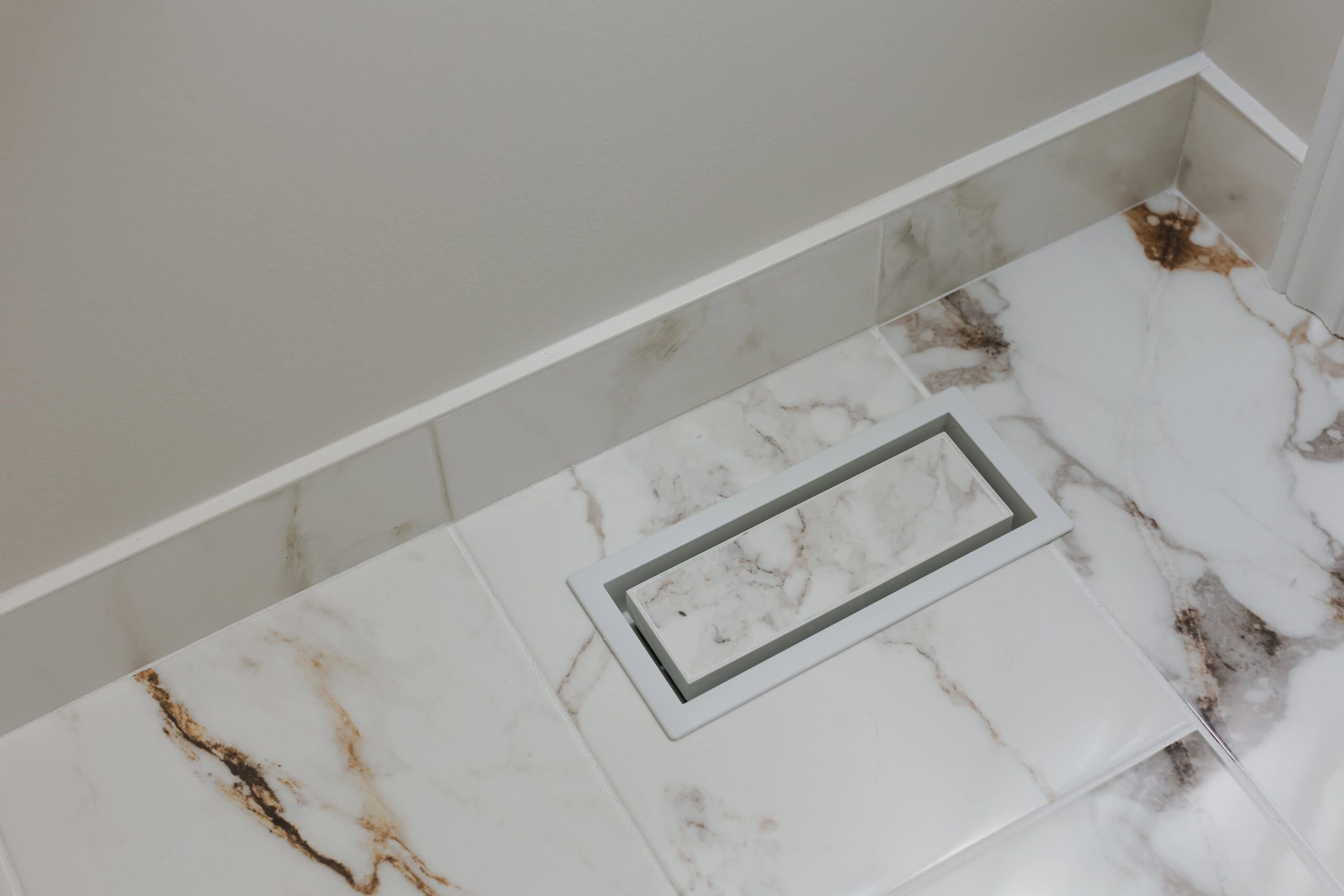 Neutral Bathroom Featuring A Bubble Chandelier - Sonia V Photography