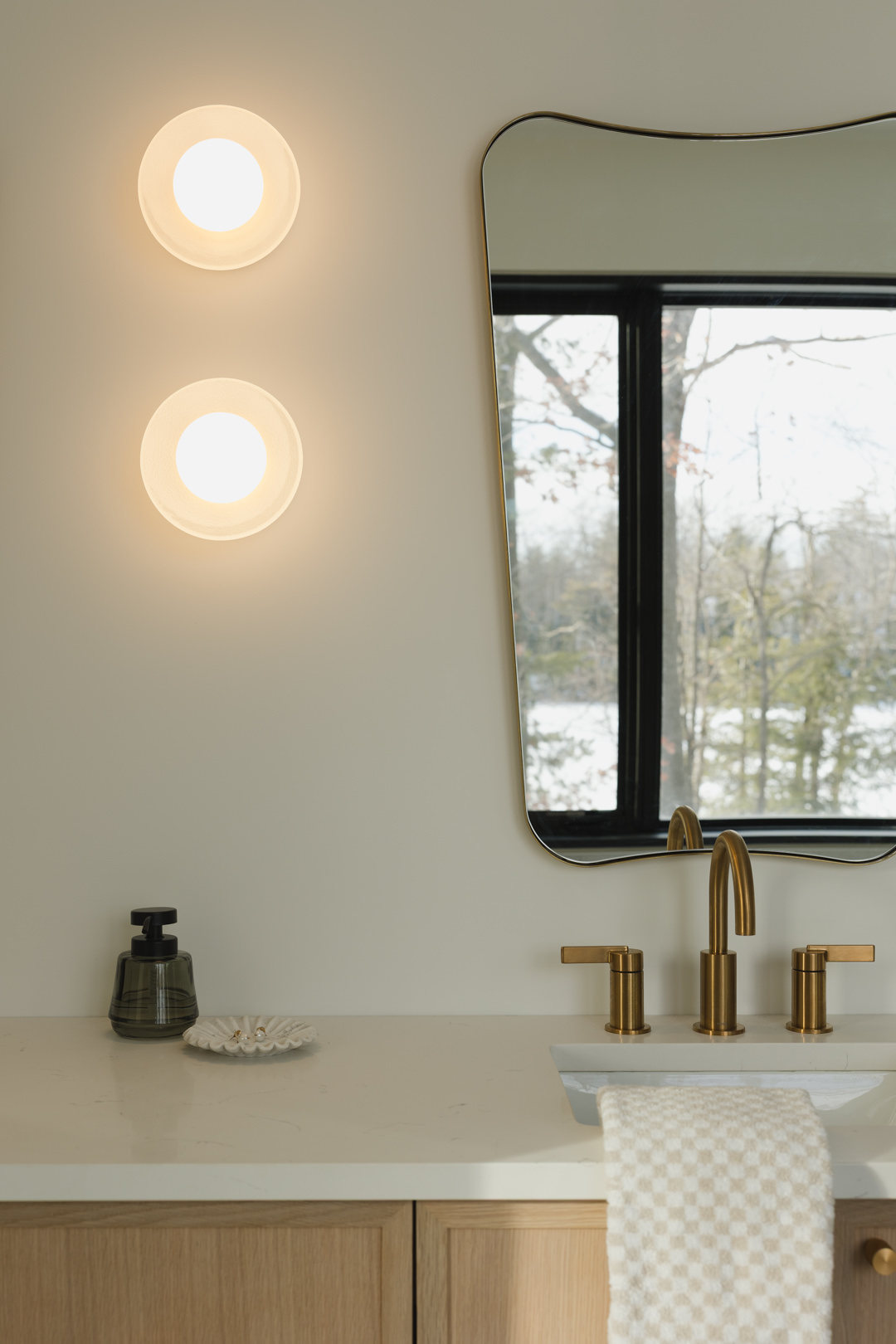 modern lakehouse in Ontario - Sonia V Photography