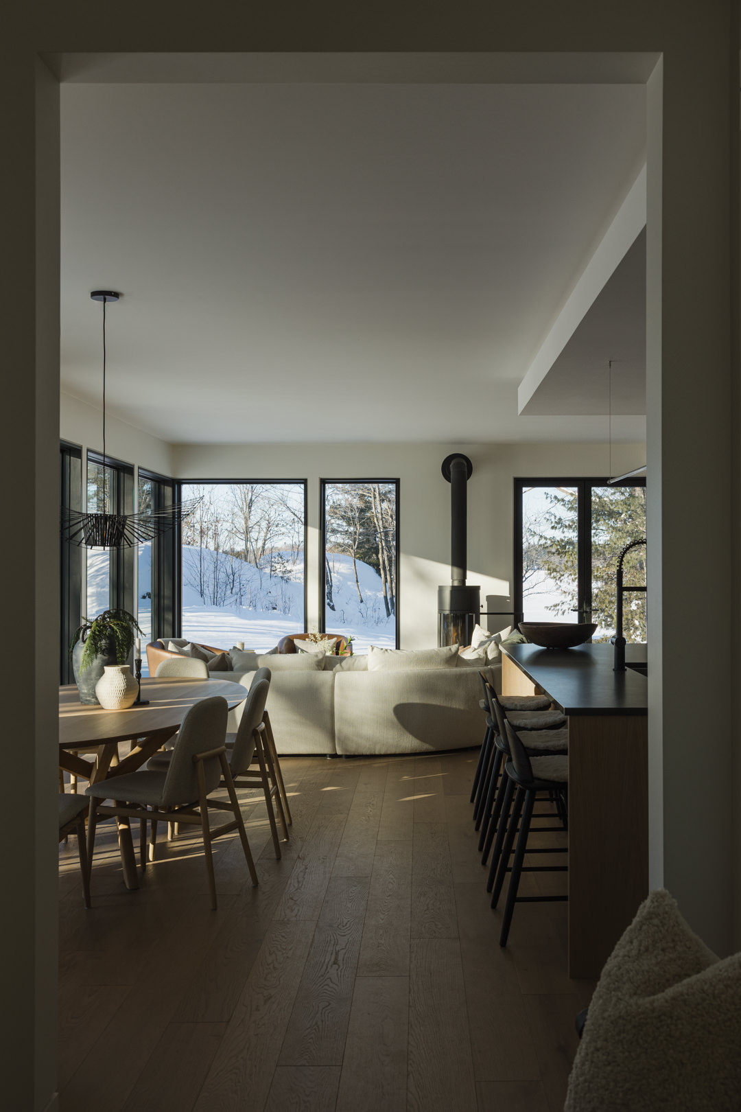 modern lakehouse in Ontario - Sonia V Photography