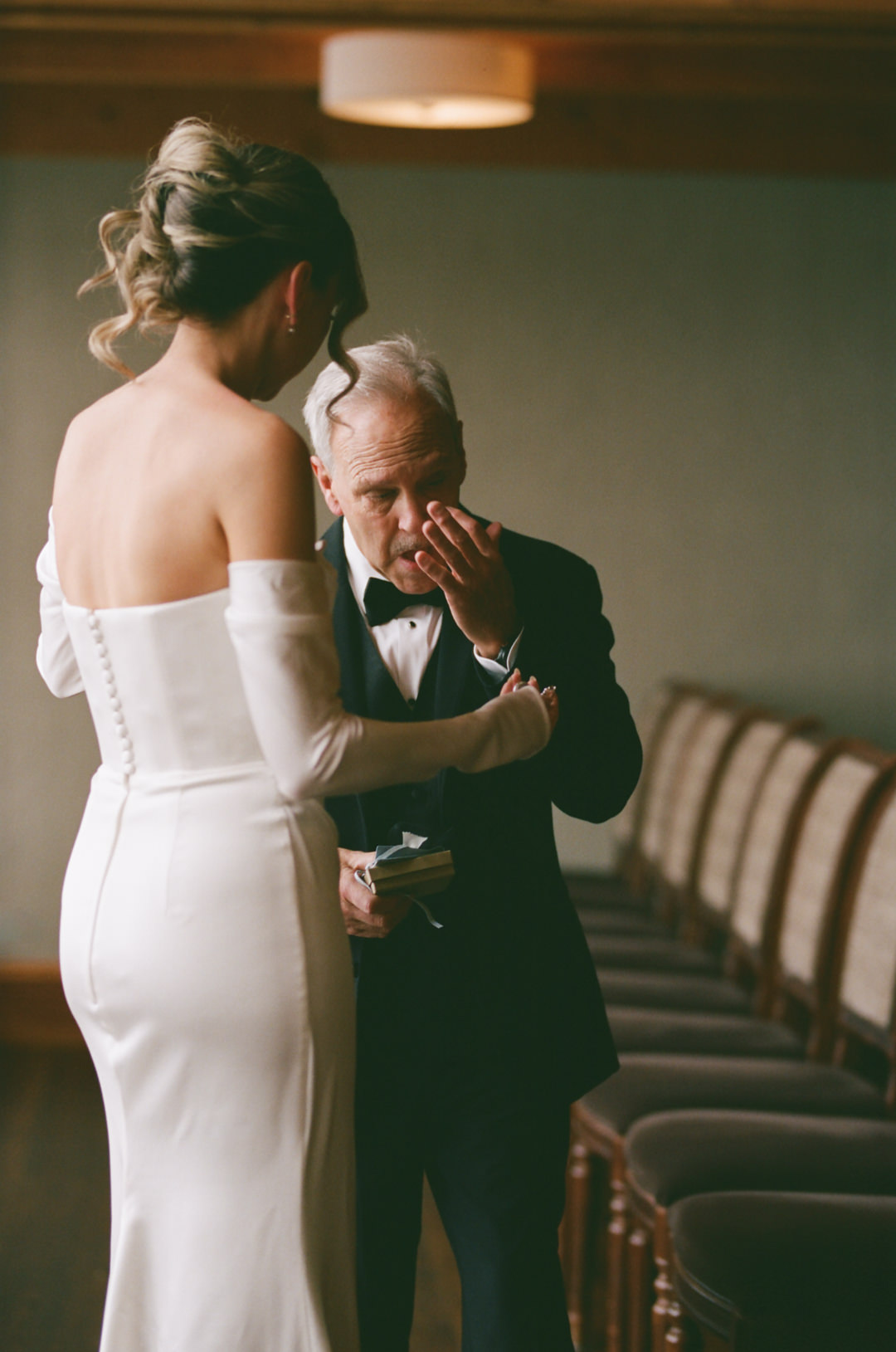Winter Wedding at The Ivy Lea Club Kingston - Sonia V Photography
